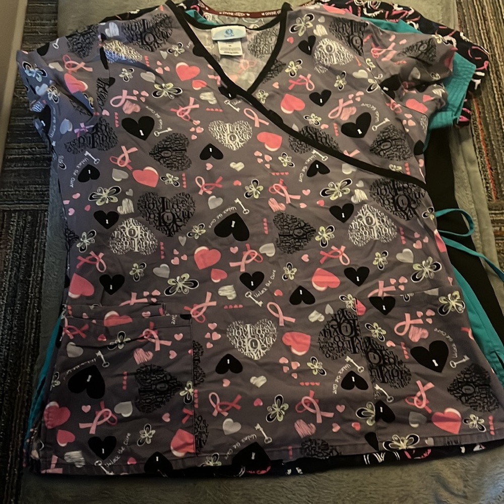 Scrub tops - Picture 4 of 7